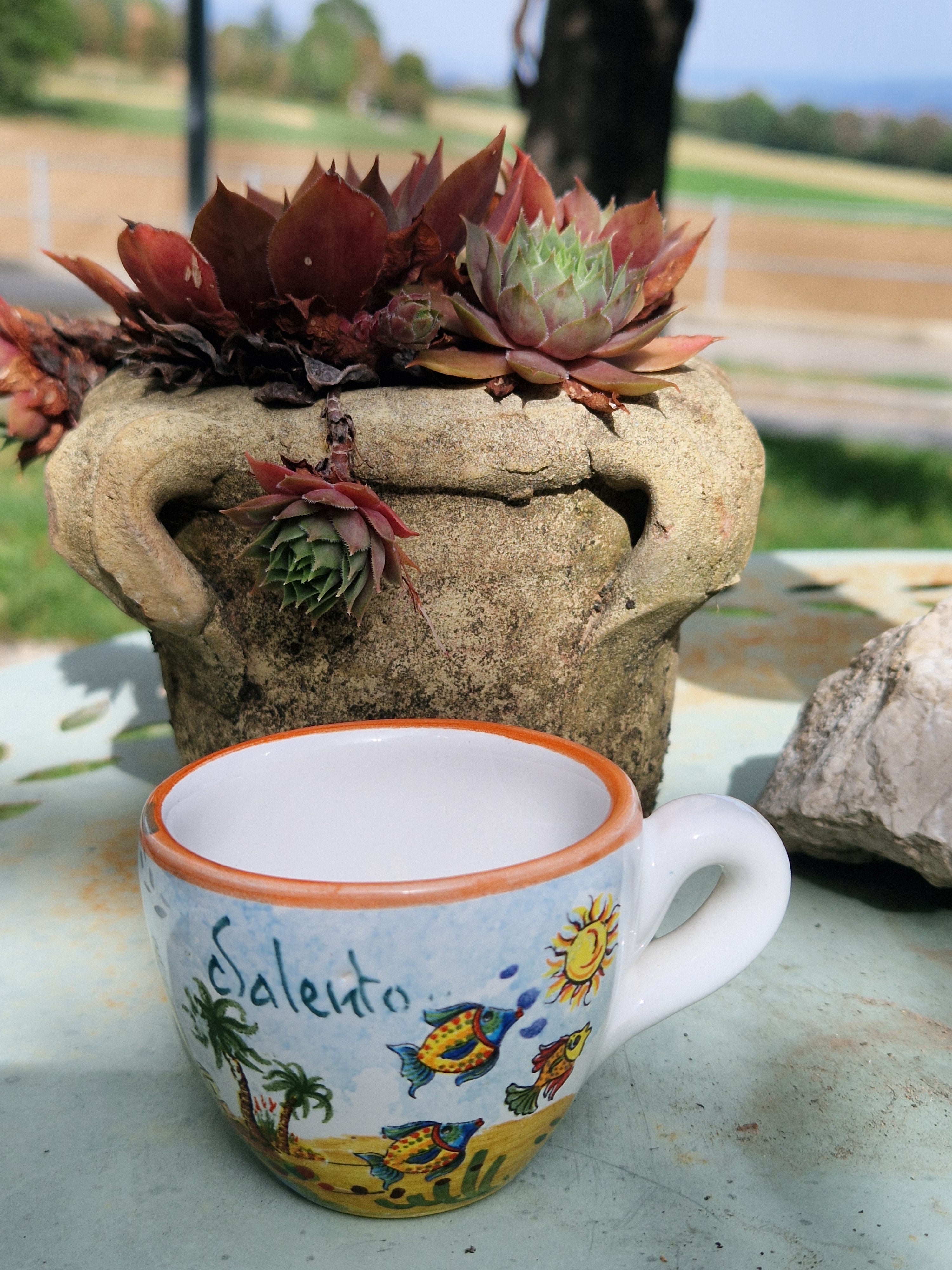 Tazzina caffè ceramica Salento con pesci, palma e sole
